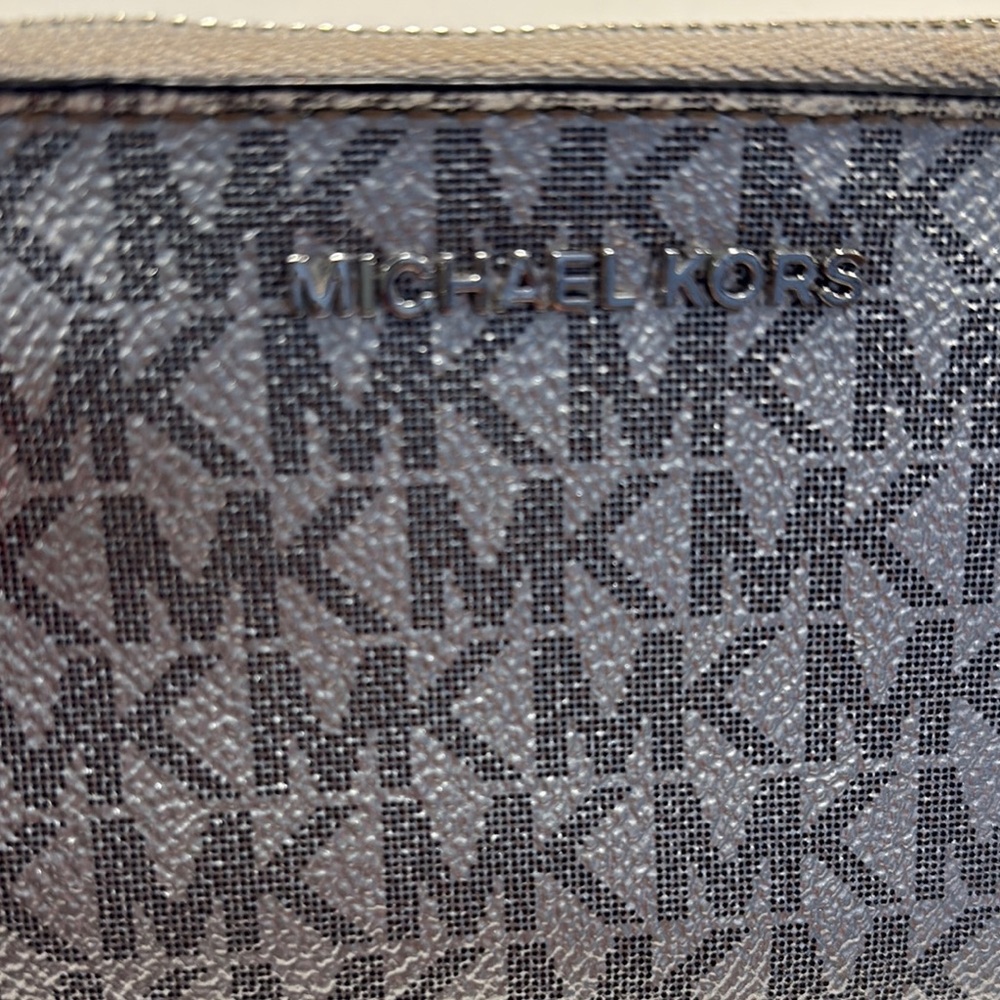 Michael Kors Jet Set Metallic Silver Wristlet - Picture 7 of 7
